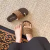 Sandalias de Tanga para Mujer Estilo Vacacional Más Vendidas en Verano 2026 con Accesorios Únicos de Anillo Metálico en el Dedo del Pie y Banda Ancha Superior de Lunares