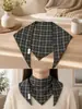 Bufanda triangular de terciopelo fino, estilo coreano, color liso, patrón de cuadros vintage, disponible en varios colores, adecuada para atuendos de otoño e invierno, bufanda de cuello elegante