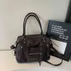 Bolsa Tote de Gran Capacidad Transfronteriza, Nueva Bolsa Versátil con Tachuelas para Motocicleta, Bolso Versátil para Mujer para Hombro y Cruzado para Viajes Diarios