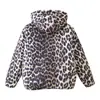 Fabricante Mayorista de Ropa para Mujer 2025 Nuevo Estilo Europeo y Americano Moda Capucha Desmontable Estampado de Leopardo Cremallera Chaqueta de Algodón Engrosada