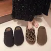 Estilo Universitário Versátil Pelo Bico do Pé Pelo Chinelos para Mulheres Outono e Inverno Roupa Externa Novo Estilo Slip-On Chinelos de Algodão Fundo Plano