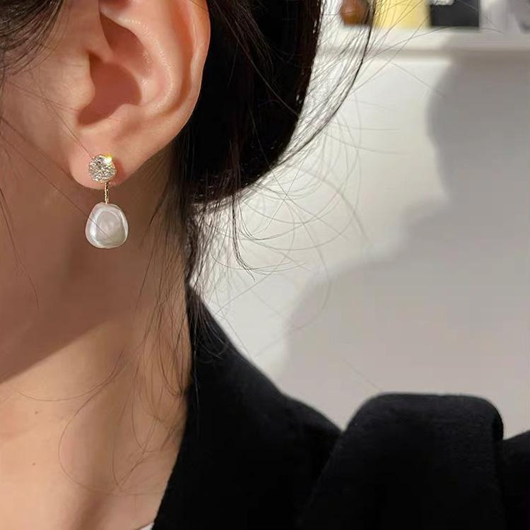 复制_法式复古不规则珍珠锆石耳钉女韩国简约个性.jpg