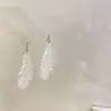 Ganchos para Orejas con Borla de Plumas Dinámicas para Mujer, Pendientes de Diseño Nicho, Pendientes de Moda y Versátiles