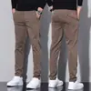 Nuevos pantalones casuales de otoño e invierno para hombre: pantalones largos de pierna recta, modernos, versátiles, adecuados para el trabajo y la oficina, de corte ajustado, que favorecen la figura y resistentes a las arrugas