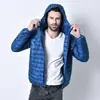 Productos genuinos chaqueta ligera acolchada de algodón abrigo corto para hombre 2023 invierno delgada moderna versátil con capucha algodón ultradelgado ligero