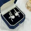 Pendientes de Mariposa con Gota de Aceite de Zirconia en Gradiente Azul, Estilo Francés, Suaves y Elegantes, con un Diseño Pequeño y Dulce