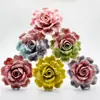 Flores de cerámica caladas a mano con esmalte de color a alta temperatura de Jingdezhen, decoraciones de flores de rosa, loto y peonía puramente hechas a mano