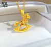 Pingente Vazado Esmaltado Dourado Estilo Antigo para Mulheres, Cor Duradoura, Luxo Leve de Nicho, Corrente para Clavícula do Ano Zodiacal