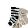 Meias de algodão cano médio listradas flocado outono e inverno, cor de contraste Maillard, meias femininas versáteis casuais com combinação de cores, meias retrô de nicho