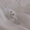 Pendientes de copo de nieve de Navidad de perlas con diseño simple francés, pendientes elegantes, dulces, de alta calidad, microincrustados, versátiles, pendientes