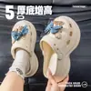 Sapatos de Buraco EVA Femininos 2025 Novo Verão Popular ao Ar Livre Sandálias Chinelos de Solado Grosso com Biqueira Fechada para Praia Esportes