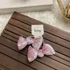 Grampo de Cabelo Feminino Rosa Veludo Coreano com Laço de Strass Acessórios de Cabelo Versáteis Fofos Faixa de Cabeça Pequenos Acessórios de Cabelo para Meninas Estilo Fresco