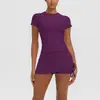 Nuevo conjunto deportivo para mujer: top de manga corta de secado rápido para yoga, falda corta deportiva con cordón anti-exposición, ropa para correr y fitness