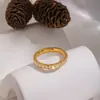 Anillo Cerrado Geométrico Circular Transfronterizo con Diamantes, Exquisita, Moderna y Elegante Joyería de Acero Inoxidable que No se Desvanece para Niñas