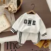 Conjunto de roupa de outono para meninos 2026 novo estiloso primavera e outono para bebês, crianças, manga longa, duas peças, casual, moderno, vestuário infantil