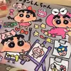 Adesivos de copo à prova d'água do desenho Crayon Shin-chan, decoração fofa 3D DIY para cadernos, telefones e tablets