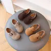Sapatos Infantis Birkenstock Meninas Sapatos de Couro Sapatos Únicos Primavera 2025 Novos Sapatos de Bebê com Sola Macia Sapatos Baixos para Crianças de Tamanho Pequeno e Médio Venda por Atacado