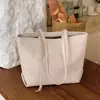 Bolsa de Ombro Grande Capacidade para Viagens Transfronteiriças Casuais para Mulheres, Nova Moda 2026, Bolsa Tote de Alta Qualidade para Estudantes Universitários