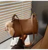 Comercio exterior transfronterizo nuevo retro bolso pequeño diseño para mujer sentido de diseño nicho bolso de axila elegante para ir al trabajo bandolera única bandolera cruzada moderno