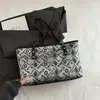 Bolso de Mano Bordado Texturizado Estilo Chino de Gran Capacidad para Viajes Diarios Modelo Nuevo Verano 2025 Bolso de Hombro para el Trabajo Bolso Tote