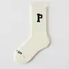Calcetines de media pantorrilla con letra P para mujer Otoño/Invierno Engrosados Con Felpa Caliente Base de Toalla Calcetines Deportivos para Hombre Pantalones de Tiburón Calcetines Largos de Algodón
