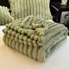 Manta de Fleece Listrada Quatro Estações Fina para Dormitório Individual Cobertor de Ar Condicionado Cobertor para Cochilo no Escritório Pequena Manta para Sofá