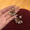 Pendientes de Hilo de Plata con Perlas de Diamante en Forma de Abanico Pendientes Retro de Lujo Ligero Personalizados Personalidad Exagerada Pendientes de Gama Alta Venta al por Mayor para Mujeres