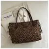 Nova Bolsa Tote Estampada de Leopardo 2026 para Mulheres, Bolsa de Ombro de Grande Capacidade, Moderna e Versátil, Adequada para o Trabalho e para Estudantes