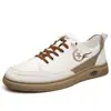 Nuevos Zapatos de Cuero para Hombre Primavera y Otoño 2024 Zapatos Casuales Hechos a Mano Moda Masculina Tenis Versátiles Zapatos Blancos de Moda