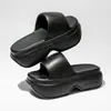 Chinelos com Sola Super Grossa para Mulheres, Novo Estilo de Verão, Sandálias de Exterior Antiderrapantes de Eva para Casa, Chinelos Slip-On Femininos