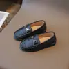 Sapatos Infantis 2026 Outono Novo Estilo Coreano Moda Retrô Pequenos Sapatos de Couro Mocassins Slip-On para Meninos Sapatos para Meninos