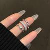 Anillo liso de metal con circonita para mujer, diseño de nicho de lujo ligero, anillo de dedo de alta gama con diseño de comida, anillo simple de viento frío.