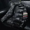 Jaqueta de Penas com Capuz Estilo Europeu Nova Inverno 2025 Moda Masculina Jovem Única Casaco Casual de Penas