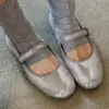 Zapatos Planos para Mujer 2026 Estilo Nuevo Correa Única Piel Suave Exquisitos Franceses Punta Redonda Mary Janes Corte Bajo Suela Plana Zapatos Mary Jane Plateados
