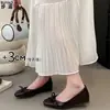 Sapatos Confortáveis de Couro Genuíno com Sola Macia para Mulheres Baixo Corte Adequados para Saias Sapatilhas Sapatos de Festa Slip-on Pessoa Preguiçosa Deslocamento Sapatos Pequenos de Couro