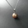 Collar con colgante de una sola perla japonesa y coreana de Amazon Explosions, cadena con elemento de clavícula para mujer, colgante sencillo y elegante de cuentas de concha de agua dulce.
