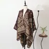 En Stock Chal Capa Tejido Retro Europeo y Americano con Borlas, Abertura y Jacquard para Mujer, Otoño e Invierno, Cálido para Viajes, Producto Nuevo