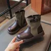Botas elegantes y de moda hasta la pantorrilla para niñas, nueva colección de otoño 2026, botines de estilo retro, botas estilo Dr. Martens inspiradas en la pradera de Xinjiang