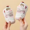 Sapatos para Andador de Bebê Meninas 2026 Novos Sapatos de Malha para Primavera e Outono Antiderrapantes de 1 a 3 Anos Sapatos Funcionais Sapatos de Menino