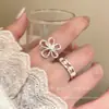 Anillo Abierto de Flor de Perla Calada en Plata para Mujer Lujo Accesible Anillo Elegante de Gama Alta Anillo de Nicho Retro Francés