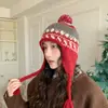 Gorro de Lã Fair Isle com Pompom Único Estilo Natalino para Mulheres, Chapéu Trapper Versátil à Prova de Frio para Viagens ao Ar Livre