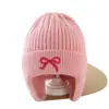 Novos Chapéus Infantis para Mulheres no Outono e Inverno Chapéus Quentes com Proteção para Orelhas de Bebê para Recém-Nascidos e Crianças Pequenas Chapéus de Tricô com Laço Fofo Tendência
