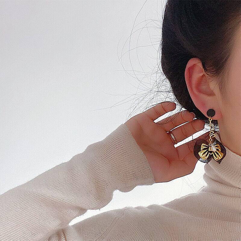 黑色蝴蝶结耳环09