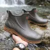 Sapatos de água brancos de cano curto da moda para homens, galochas de chuva para atividades ao ar livre na primavera e no verão, sapatos de borracha esportivos para viagens, botas de vadeio para trabalho