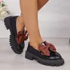 Zapatos de cuero pequeños de suela gruesa transfronterizos europeos y americanos 2026 estilo británico, mocasines nuevos de estilo universitario para mujer primavera y otoño, venta al por mayor tallas grandes