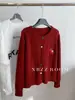 Cardigan de Tricô Bordado com Pônei Vermelho de Ano Novo Redutor de Idade para Mulheres, Suéter Casaco Estiloso Macio Versátil, Tendência Início da Primavera 2026