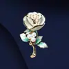 Broche Rosa Desabrochando Estilo Corte de Luxo Feminino Elegante Esmalte Pérola Corsage Design de Nicho Acessórios de Alfinete
