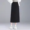 Falda sencilla de lunares para mujer, nuevo estilo otoño/invierno 2026, falda midi de línea recta adelgazante con una caída elegante y a la moda