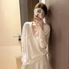 Suéter de tricô solto de cor clara para mulheres, peça externa para outono/inverno, emagrecedor, solto, estilo old money, blusa de manga longa para usar por baixo
