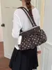 Bolso de hombro y axila con diseño único de lunares plisados para mujer, nuevo bolso de moda de verano 2026 de doble uso para el trabajo y los desplazamientos